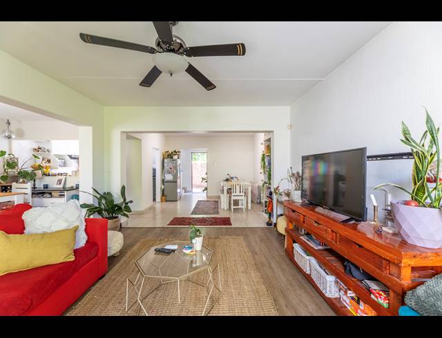 3 BEDROOM APARTMENT FOR SALE IN BRYANSTON